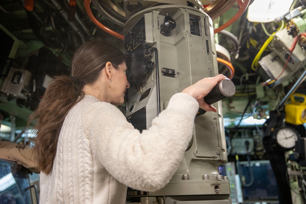 Department of the Navy Principal Cyber Advisor Visits USS Greeneville