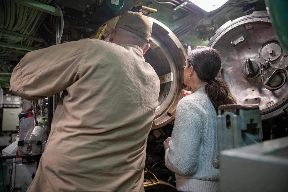 Department of the Navy Principal Cyber Advisor Visits USS Greeneville