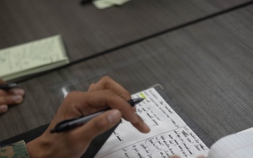 1st Radio Battalion Radio hosts a frequqnecy class