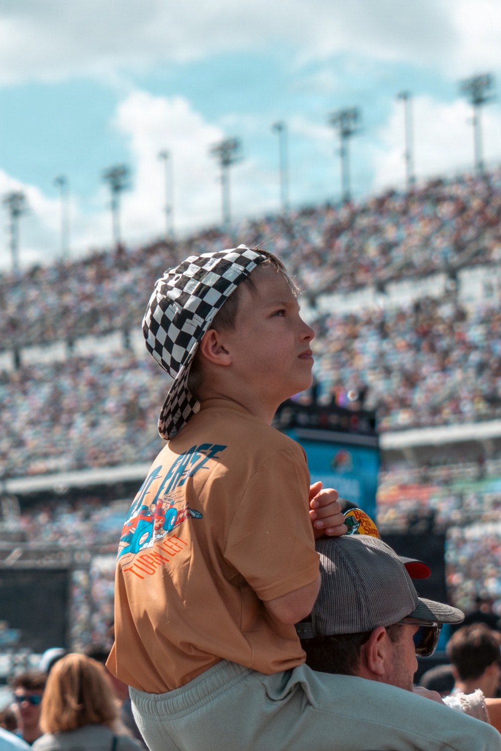 Fans React to Thunderbirds Daytona 500 Flyover