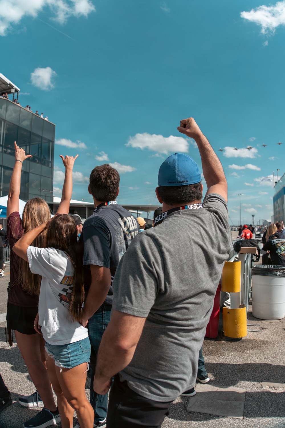 Fans React to Thunderbirds Daytona 500 Flyover
