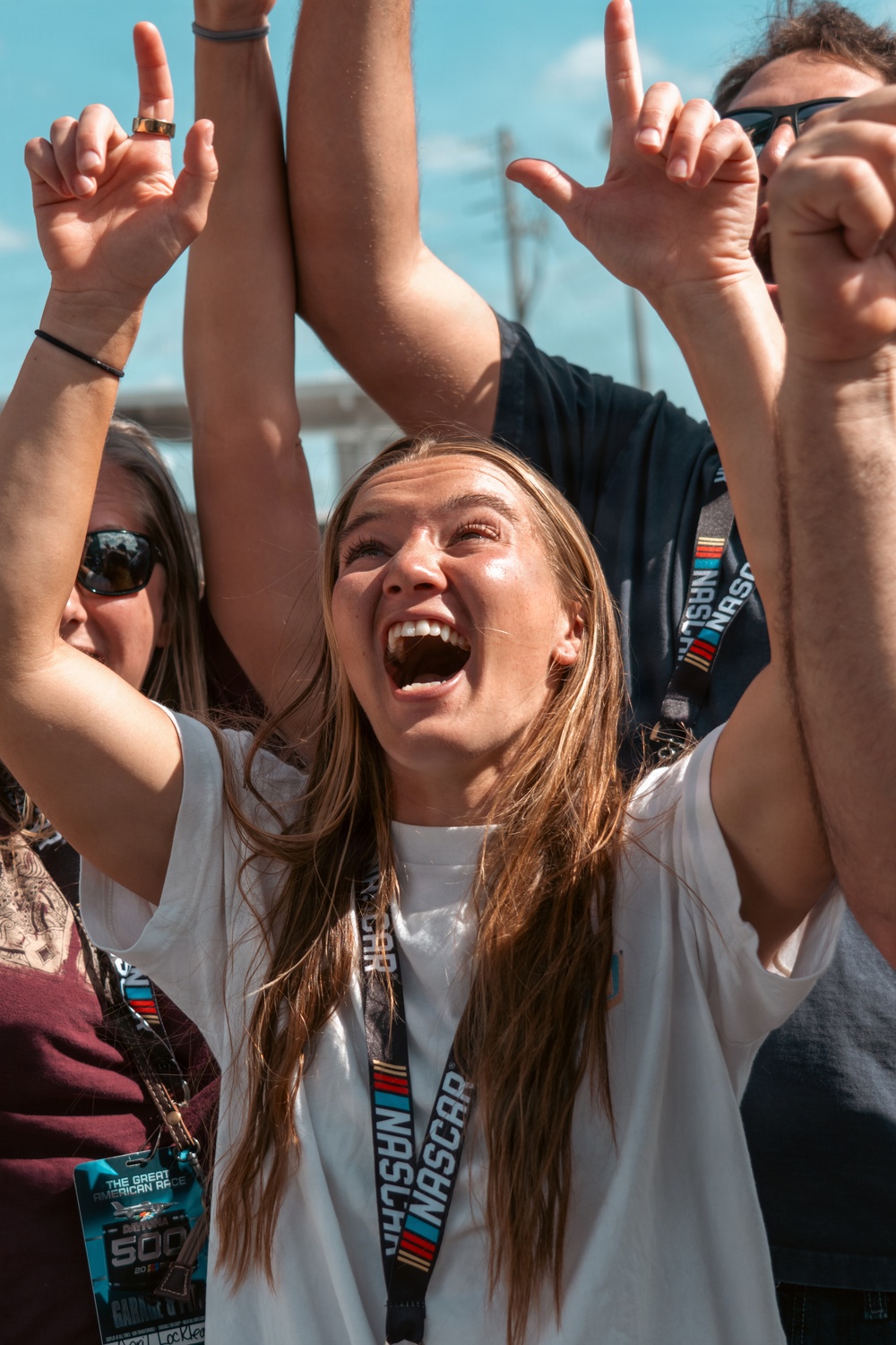 Fans React to Thunderbirds Daytona 500 Flyover