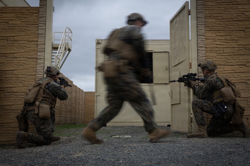 Marines with 25th Marine Regiment Conduct MOUT Training
