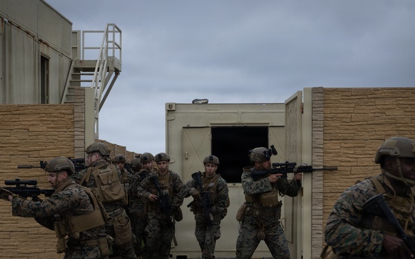 Marines with 25th Marine Regiment Conduct MOUT Training