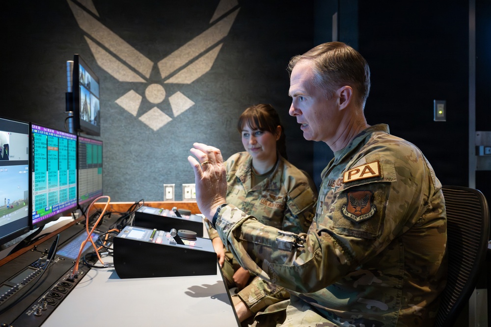 Col. William Powell Visits the 2d Audiovisual Squadron