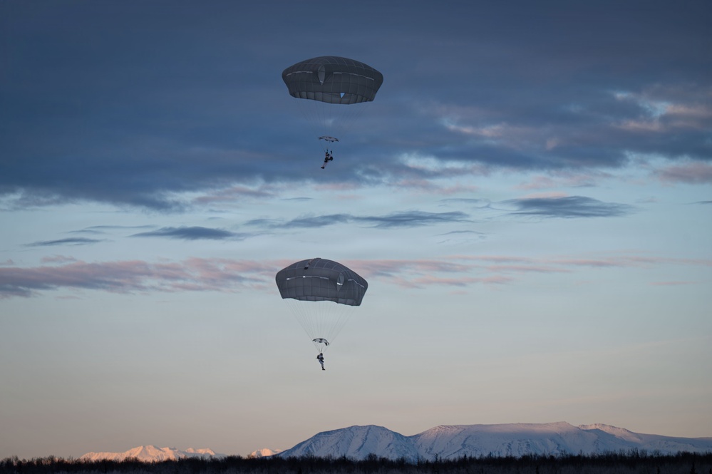 Arctic airdrop: U.S.-Canadian paratroopers train during JPMRC 26-02