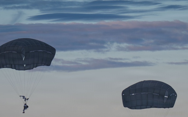 Arctic airdrop: U.S.-Canadian paratroopers train during JPMRC 26-02
