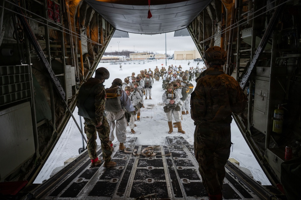 Arctic operations highlight strength of U.S., Canadian airborne partnership during JPMRC 26-02