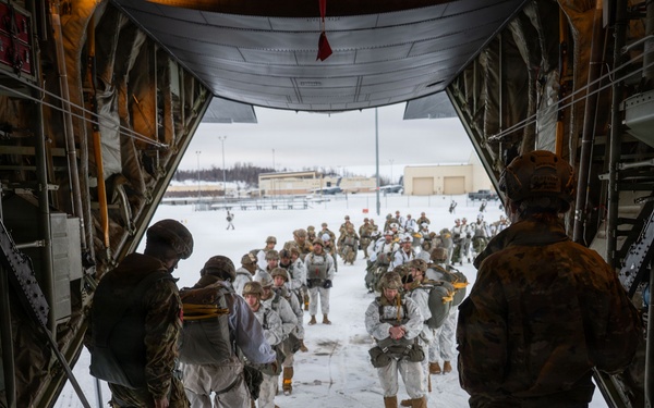 Arctic operations highlight strength of U.S., Canadian airborne partnership during JPMRC 26-02