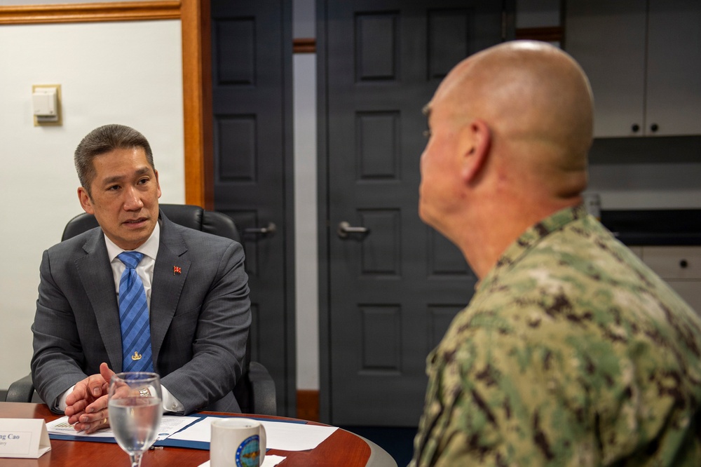 UNDERSEC Office Call at COMNAVSURFPAC