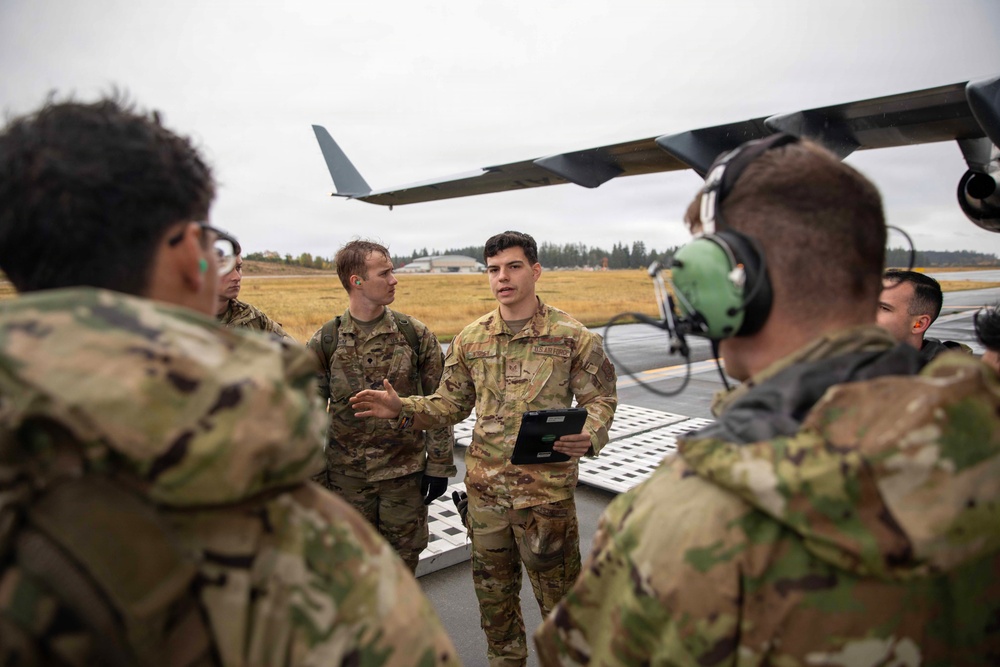 Joint air-load training reinforces Indo-Pacific readiness at Joint Base Lewis-McChord