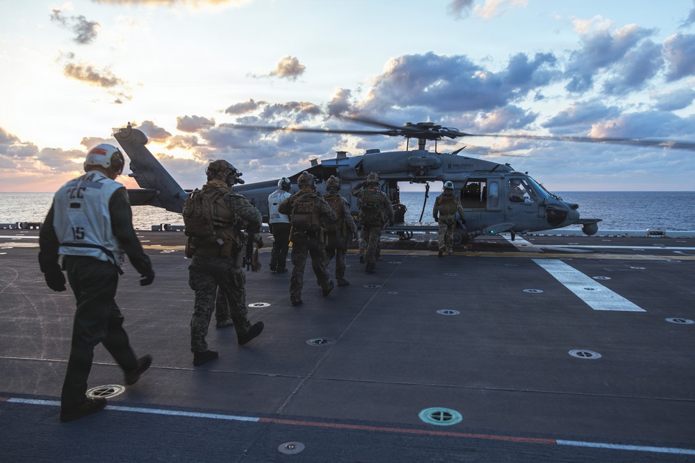 31st MEU | MRF Night Fast Rope
