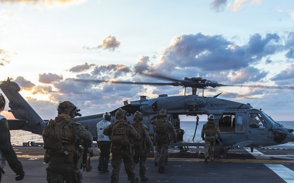 31st MEU | MRF Night Fast Rope