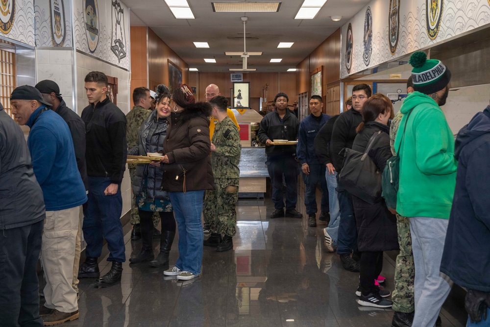 CFAY Commodore Matthew C. Perry General Mess Hosts Open Galley