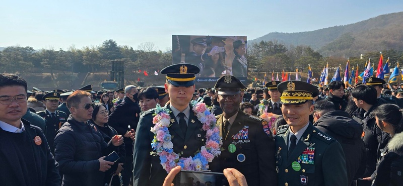 Gen. Brunson Welcomes Newly Commissioned ROK Officers at First Joint Service Academy Ceremony Since 2017