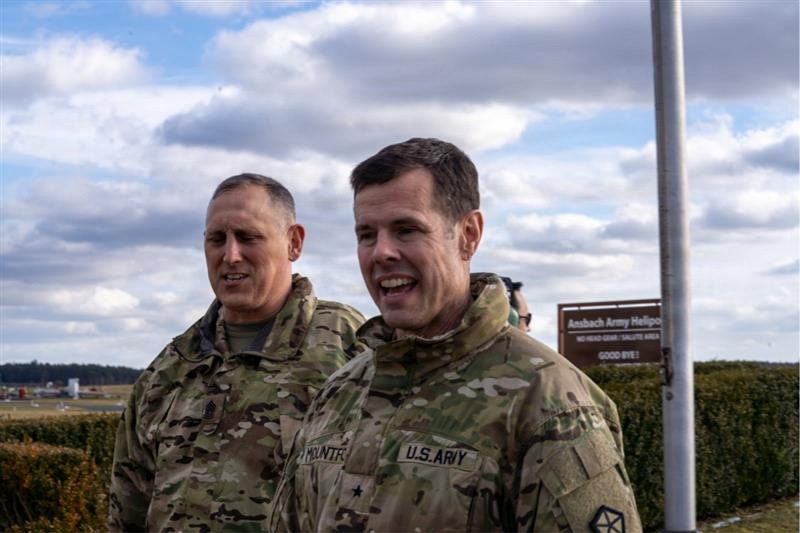 V Corps deputy commanding general visits 12th Combat Aviation Brigade headquarters