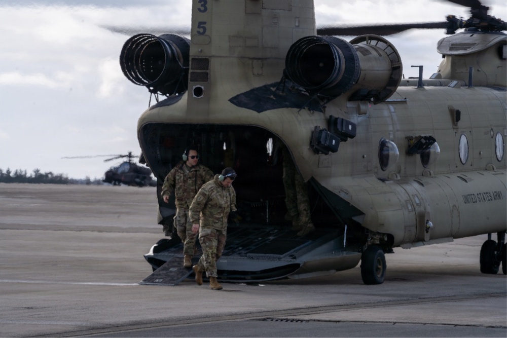 V Corps deputy commanding general visits 12th Combat Aviation Brigade headquarters