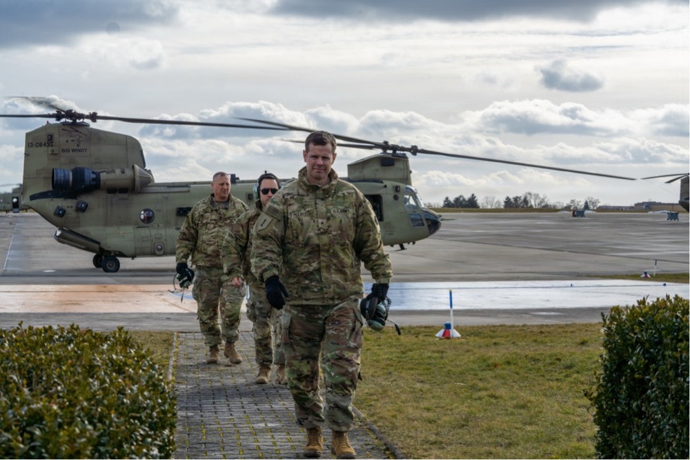 V Corps deputy commanding general visits 12th Combat Aviation Brigade headquarters