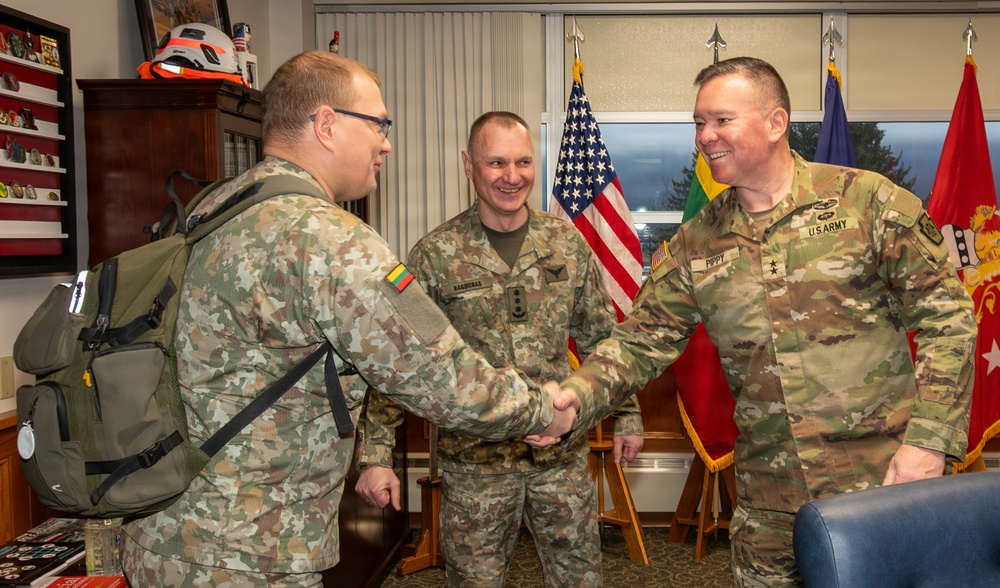 Lithuania’s Griffin Brigade command team visits Pa. National Guard