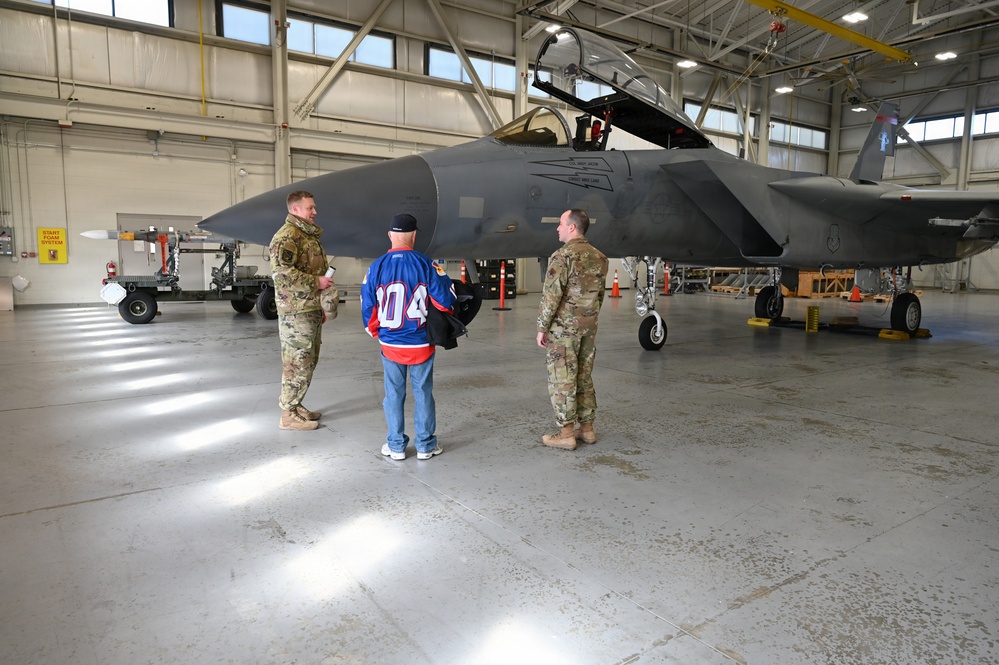 Founding 104th Hockey Player Makes Return Visit to Team