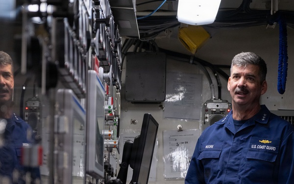 Coast Guard Vice Admiral Moore visits CGC Sturgeon Bay