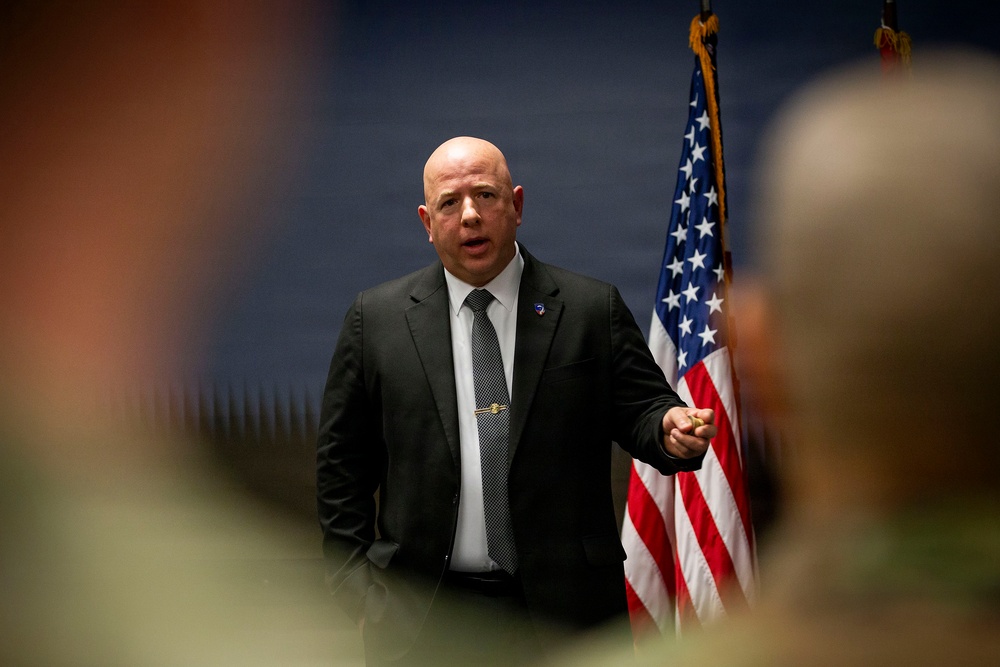 Senior Advisor to SECWAR visits NORAD and USNORTHCOM headquarters