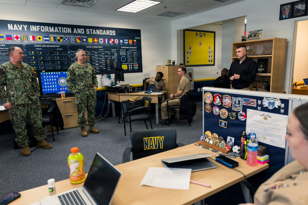 Navy Recruiting Region East commodore visits NTAG Pittsburgh