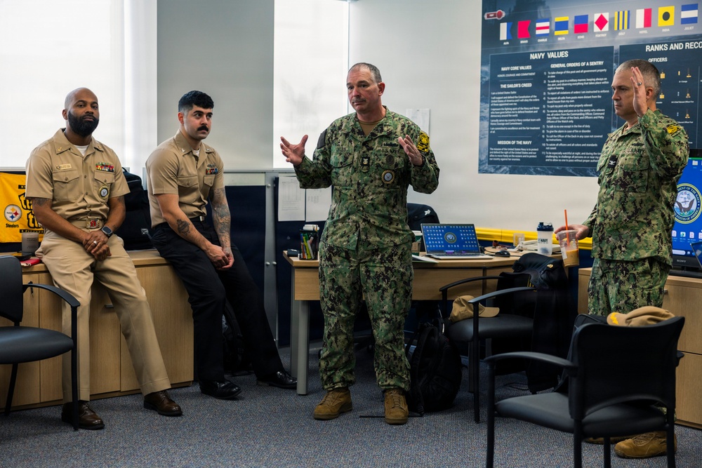 Navy Recruiting Region East commodore visits NTAG Pittsburgh