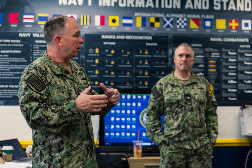 Navy Recruiting Region East commodore visits NTAG Pittsburgh