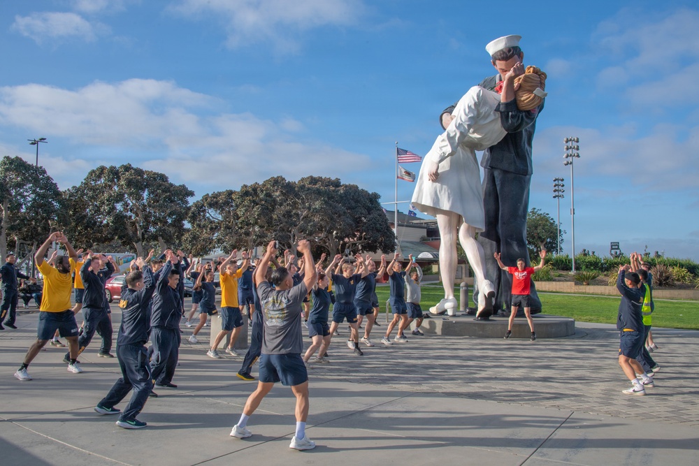 USS America (LHA 6) Sailors Conduct Sailor 360 Heritage Run