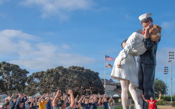 USS America (LHA 6) Sailors Conduct Sailor 360 Heritage Run