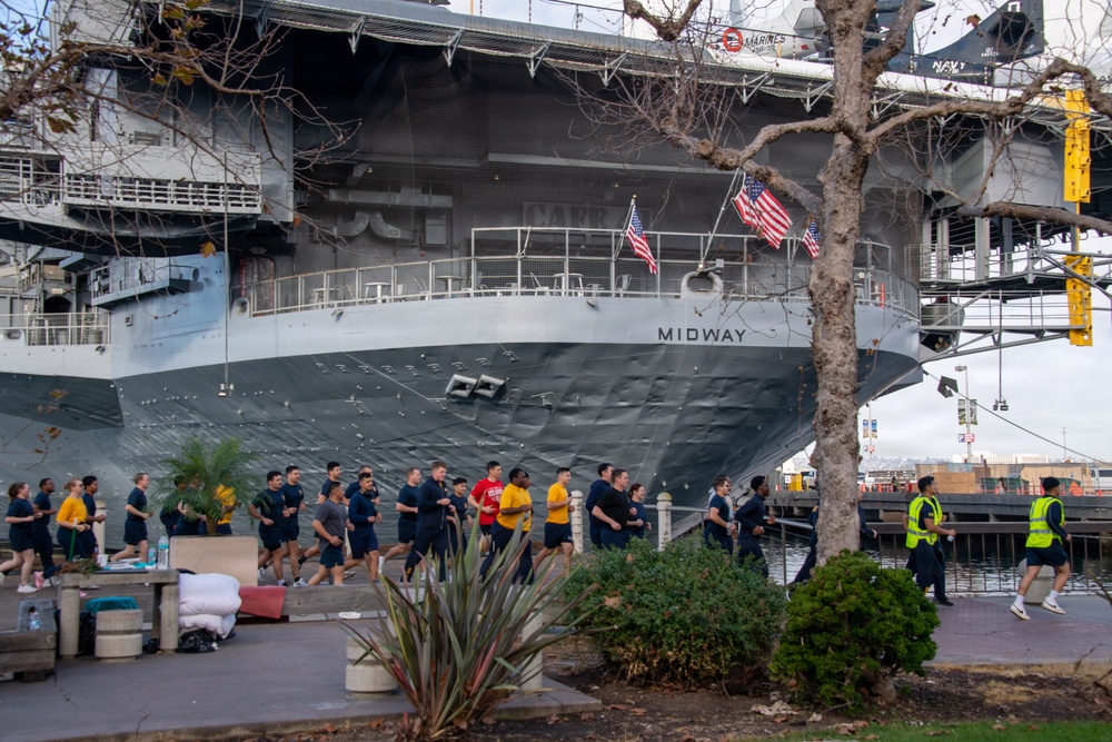 USS America (LHA 6) Sailors Conduct Sailor 360 Heritage Run