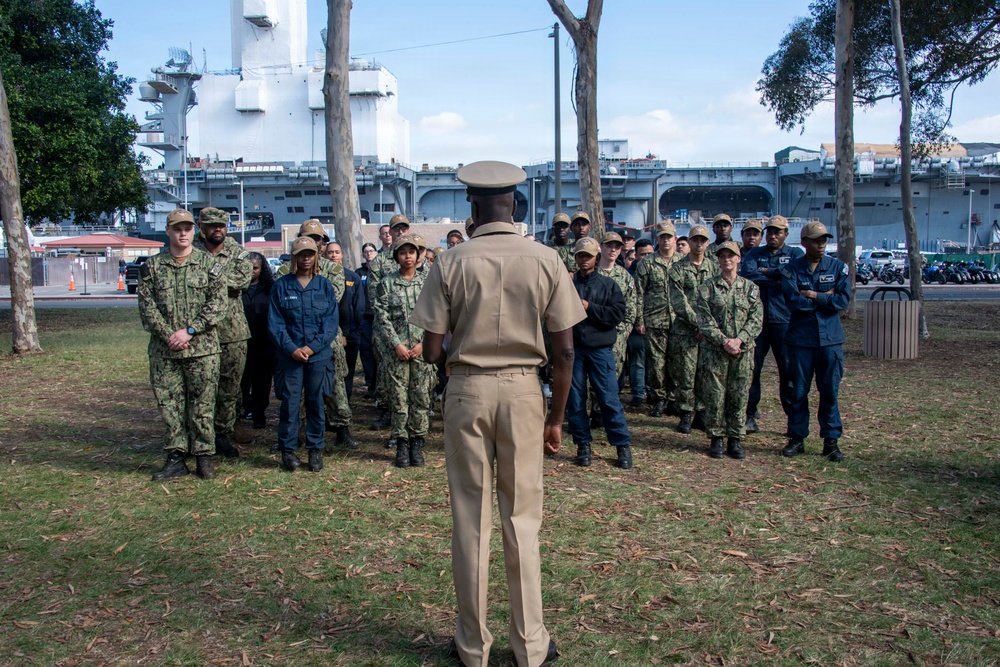 USS Carl Vinson (CVN 70) holds senior chief pinning ceremony