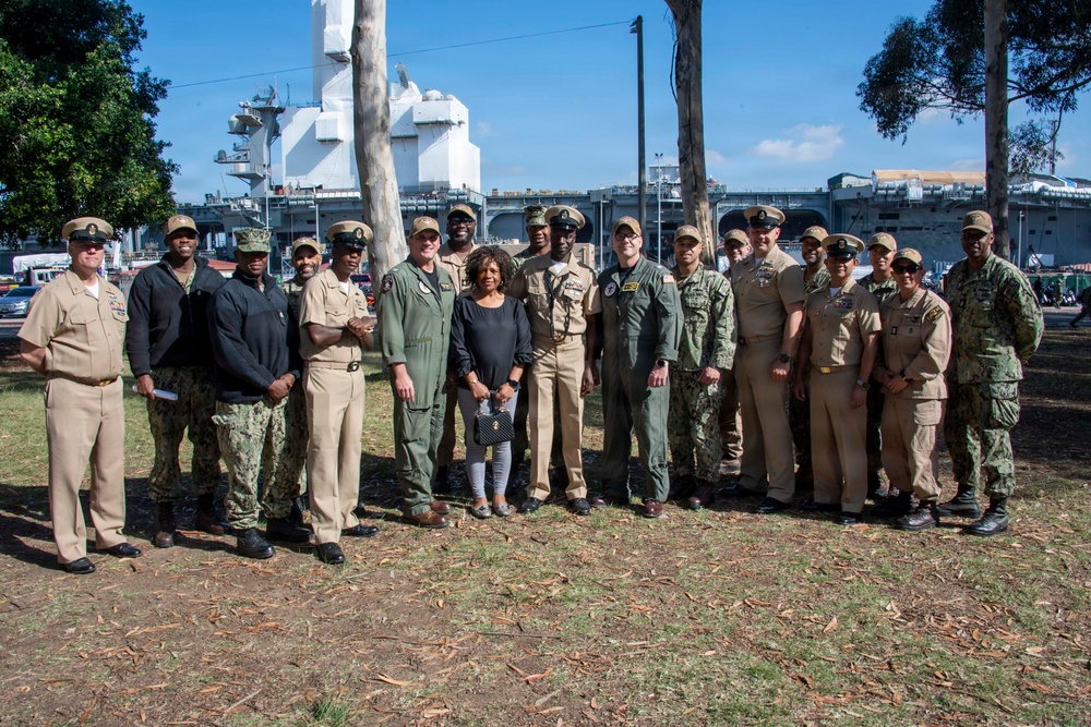USS Carl Vinson (CVN 70) holds senior chief pinning ceremony