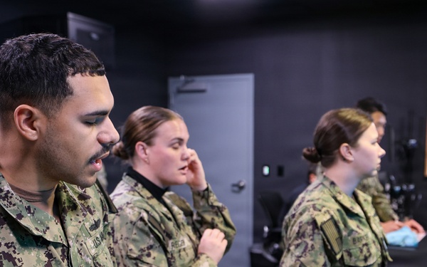 Surface Warfare Officers train in COVE Simulators