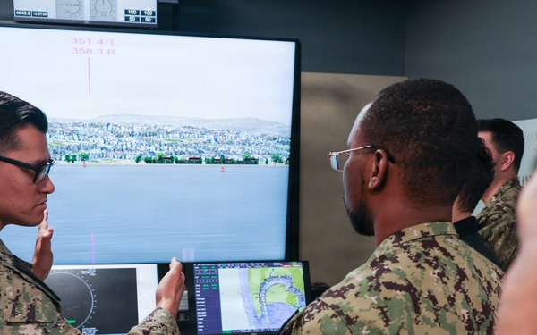 Surface Warfare Officers train in COVE Simulators