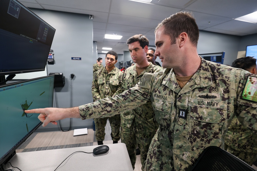 Surface Warfare Officers train in COVE Simulators