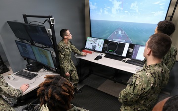 Surface Warfare Officers train in COVE Simulators