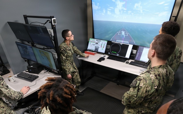 Surface Warfare Officers train in COVE Simulators