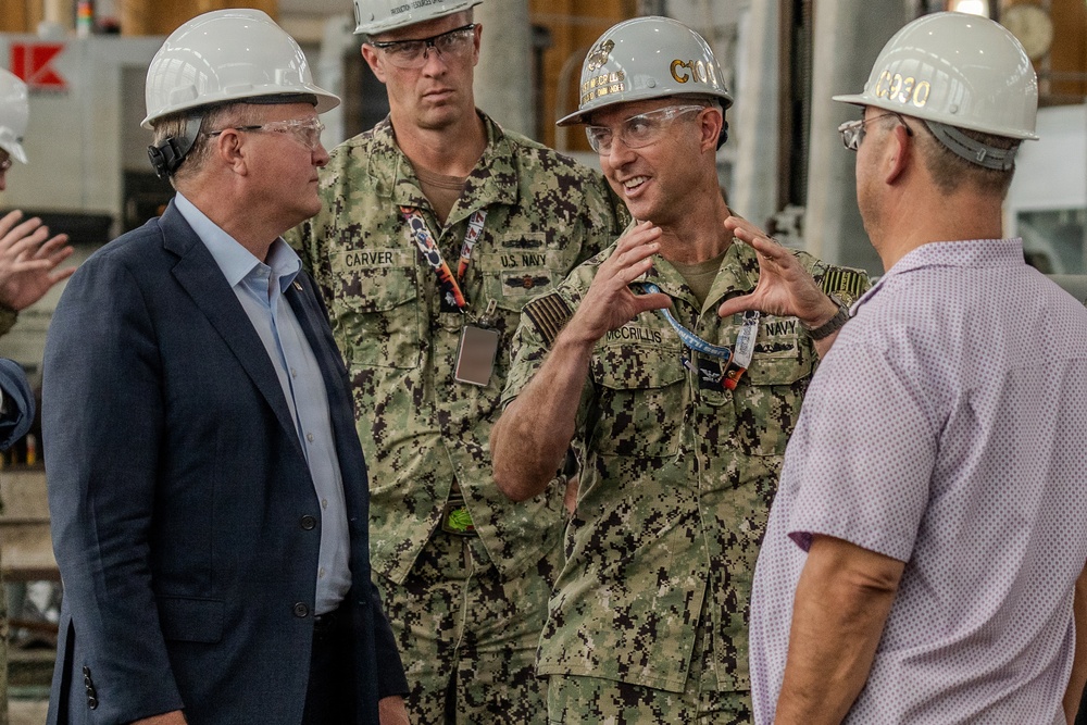 Assistant Secretary of the Navy visits PHNSY