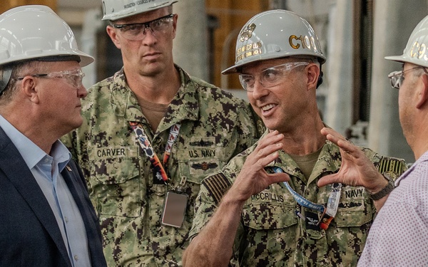Assistant Secretary of the Navy visits PHNSY