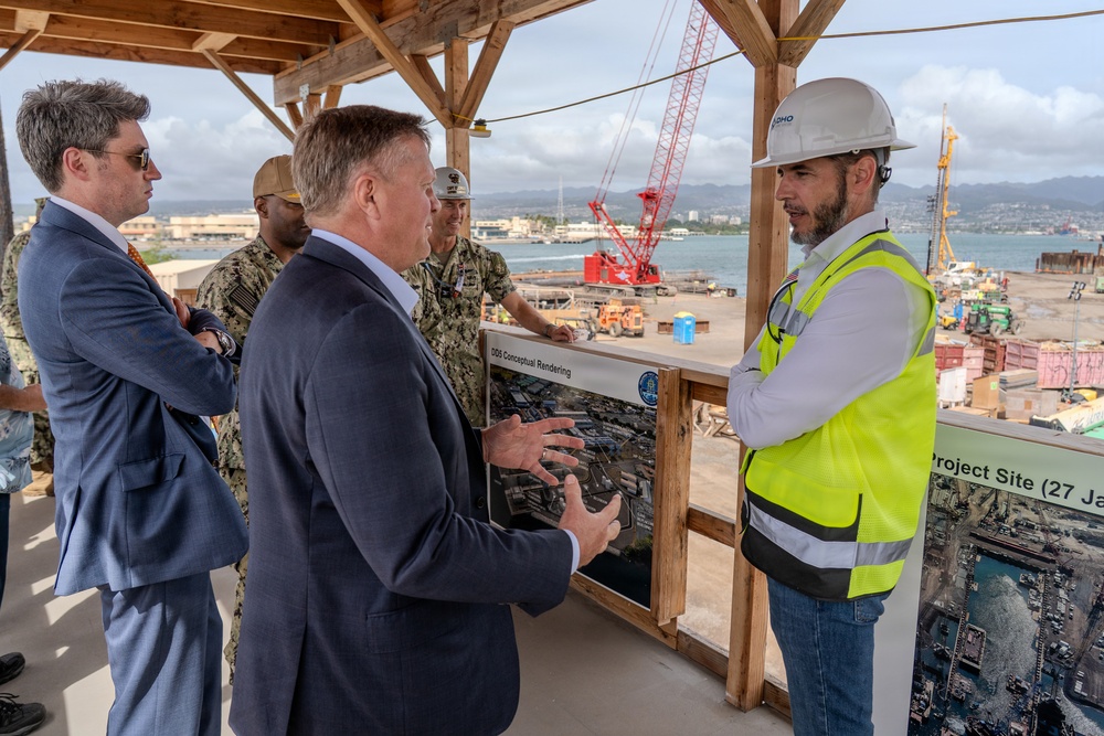 Assistant Secretary of the Navy visits PHNSY