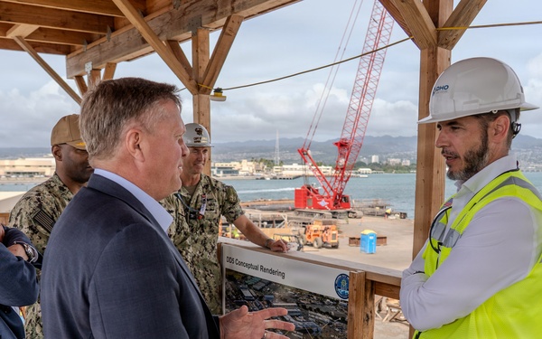 Assistant Secretary of the Navy visits PHNSY