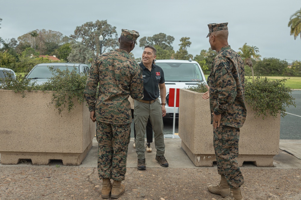 USECNAV visits MCRDSD