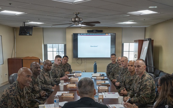 USECNAV visits MCRDSD