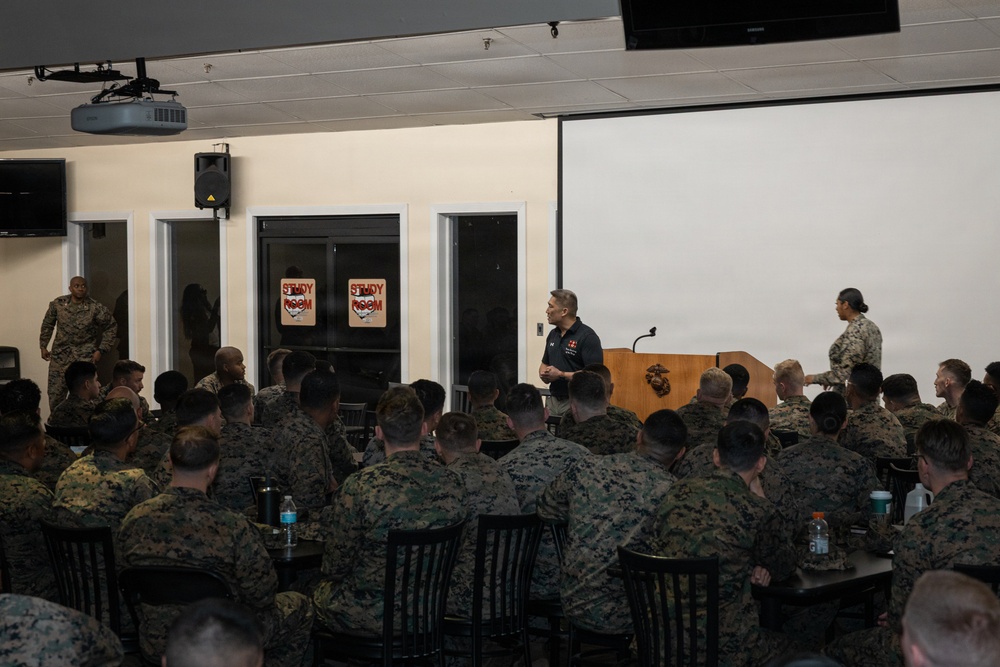 USECNAV visits MCRDSD