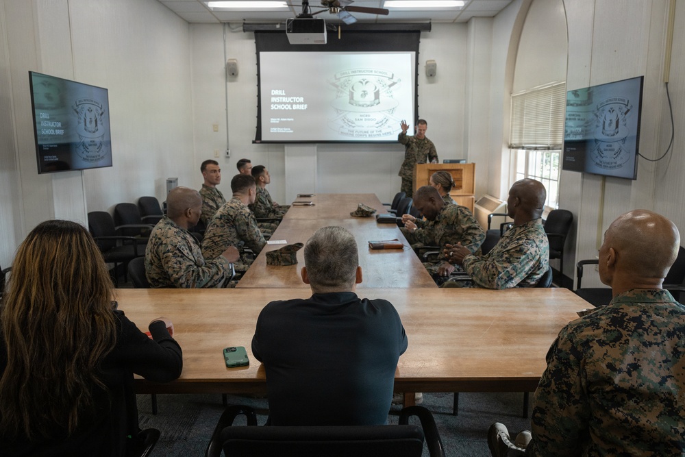 USECNAV visits MCRDSD