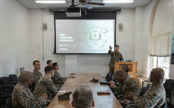 USECNAV visits MCRDSD