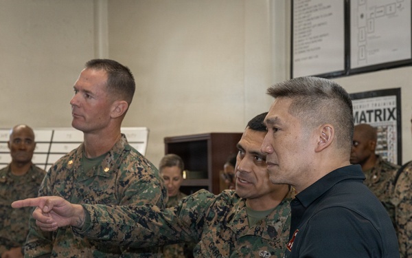 USECNAV visits MCRDSD