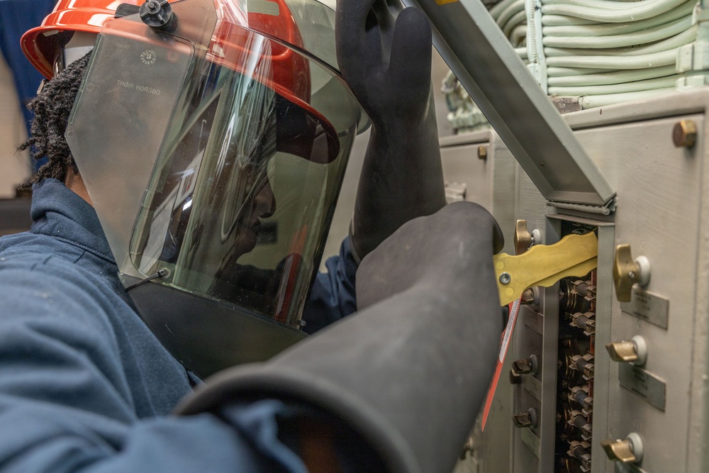 USS Iwo Jima Sailor Pulls Fuses